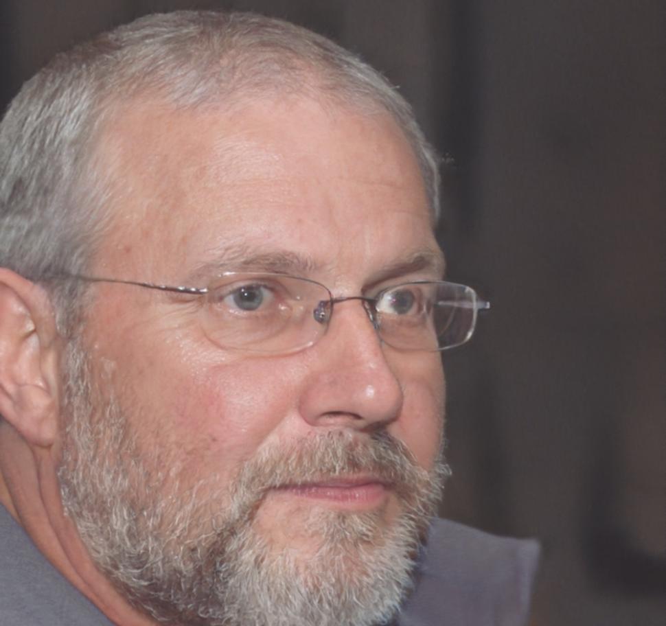 Portret senior consultant financiar